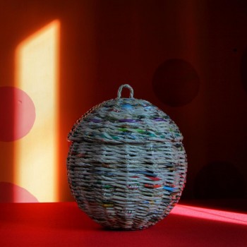 Kula z kolorowymi cętkami z przykrywką annARo